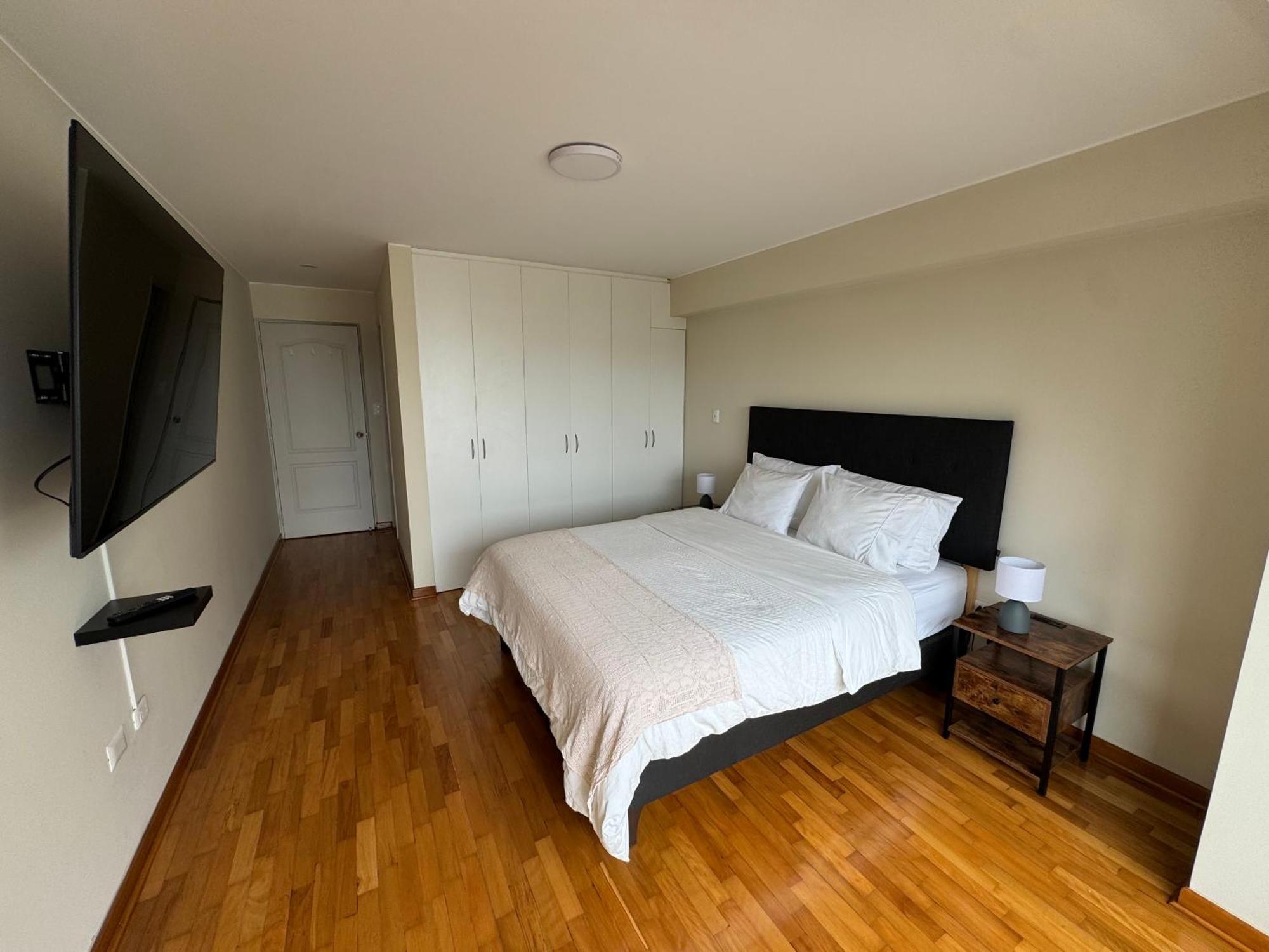 Miraflores 2 Bedrooms Executive